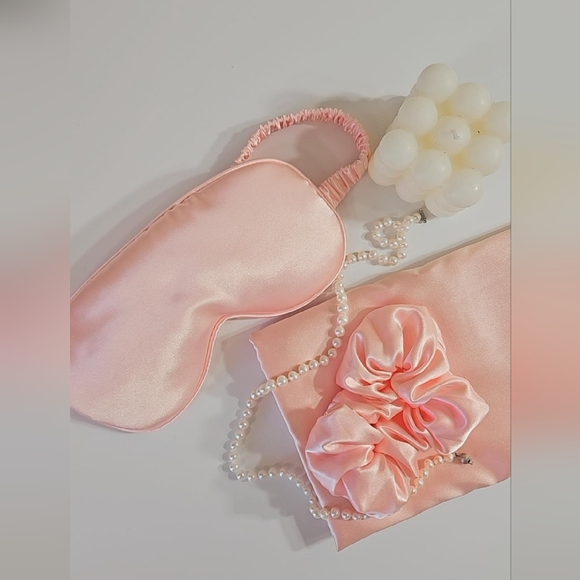 Luxury GIFT set 100% Silk Pillow Case, Sleeping Eye Mask, Scrunchies - Picture 13 of 13